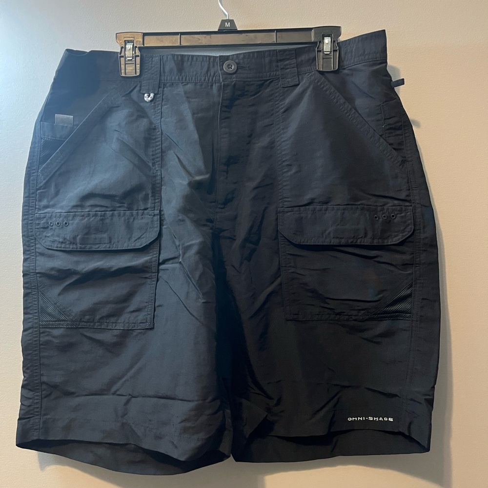 Columbia Men's Dark Cargo Shorts‎